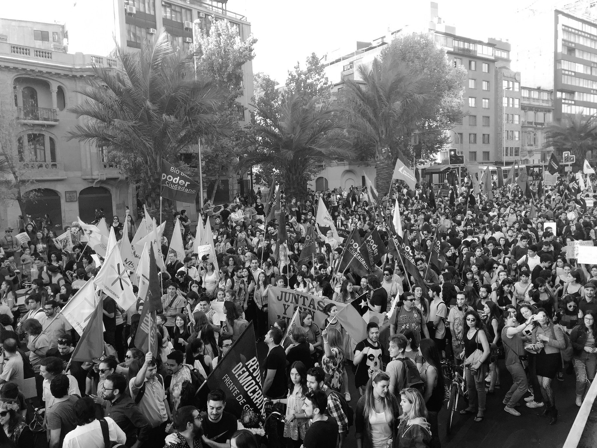 Frente Amplio en Dia de la Mujer - https://twitter.com/elfrente_amplio/status/839620508580777984